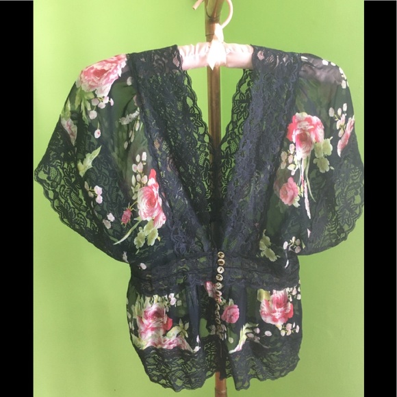 Forever 21 Tops - Forever 21 Flowered Blouse